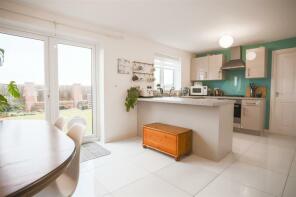23, Almond Close, Lytham St. Annes FY8 2FD