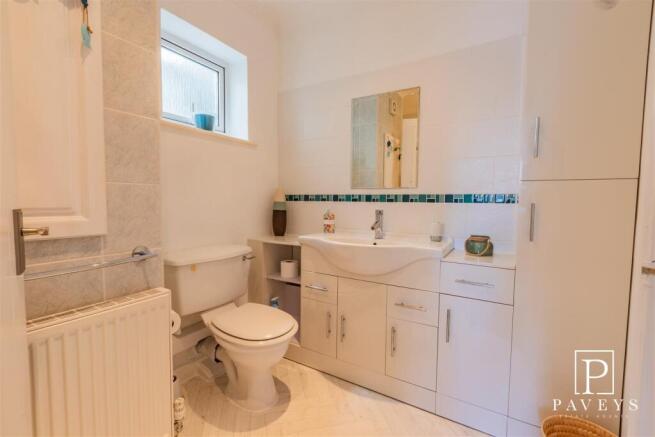 ENSUITE SHOWER ROOM