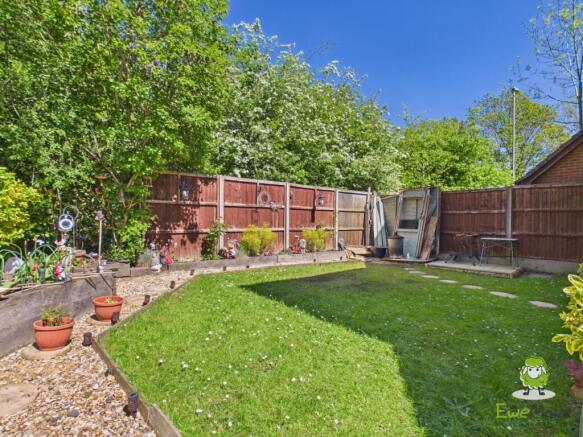 EweMove Basingstoke Ajax Close Garden