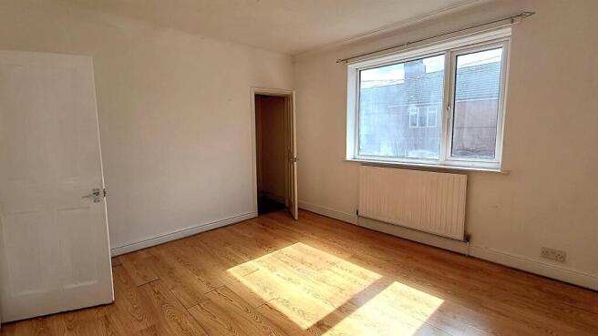 3 bed Terraced for sale Image 5