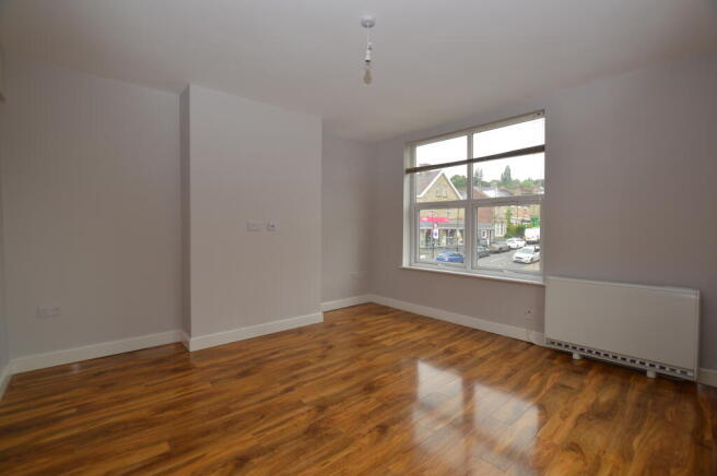 2 bed Apartment to rent Image 4