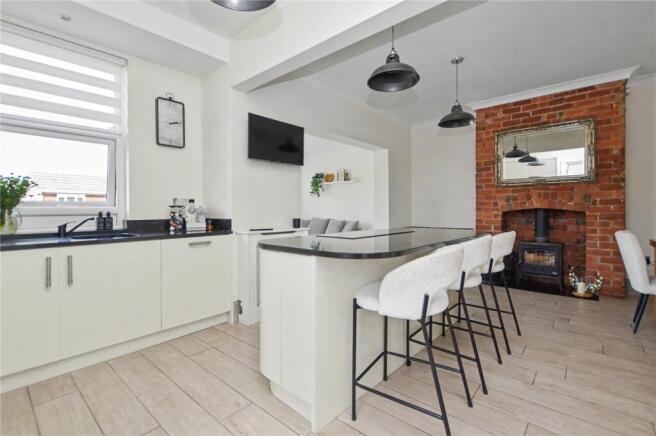 3 bed Semi-Detached for sale Image 4