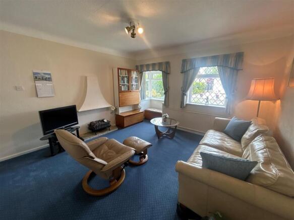 Falls Grove, Heald Green, Cheadle photo 4