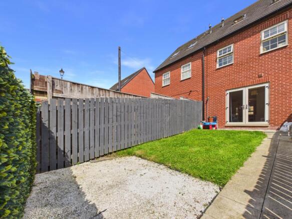 3 bed Terraced for sale Image 12