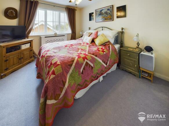 Bedroom 1.jpg