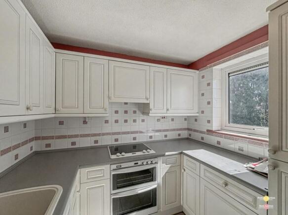 2 bed Flat for sale Image 3