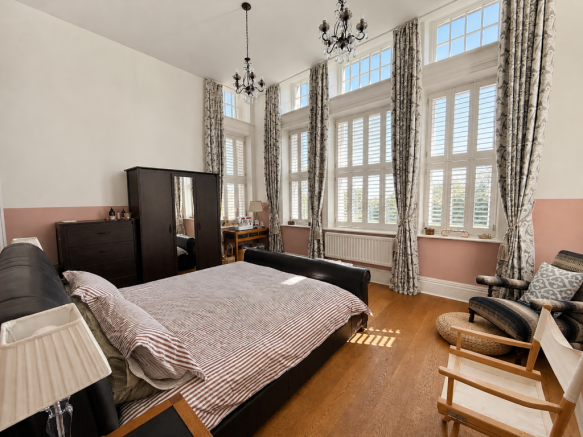 4 bed Terraced for sale Image 11