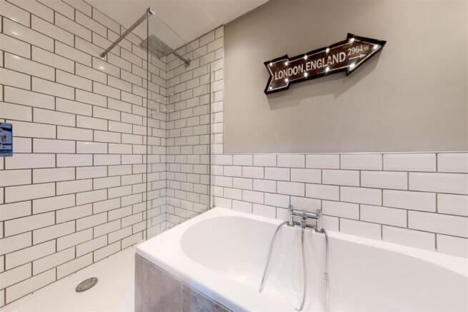 2 bed Flat to rent Image 12