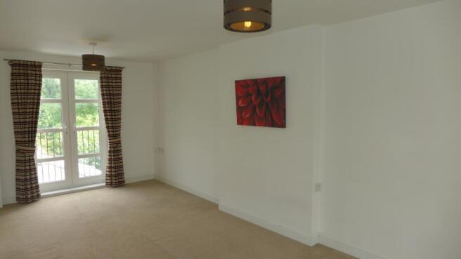 4 bed House to rent Image 5