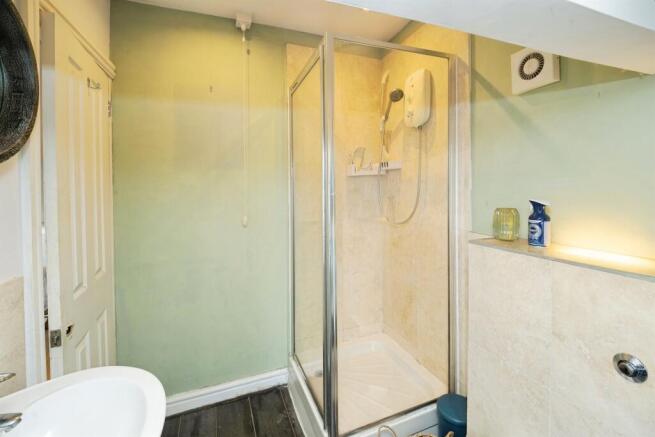 3 bed Flat for sale Image 12