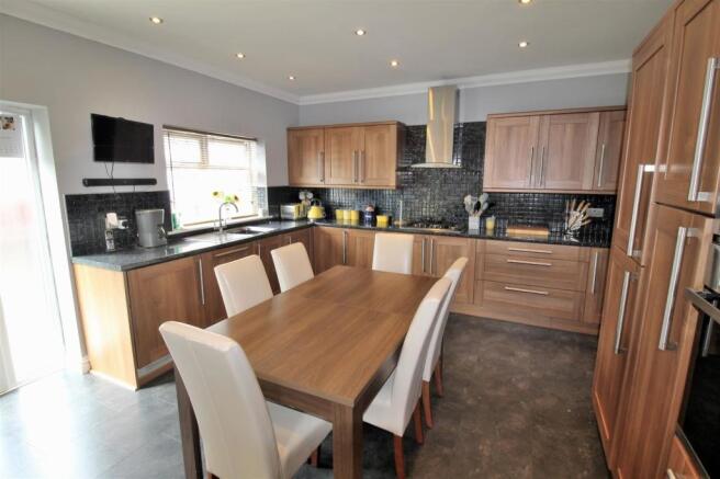 Kitchen/Breakfast Room