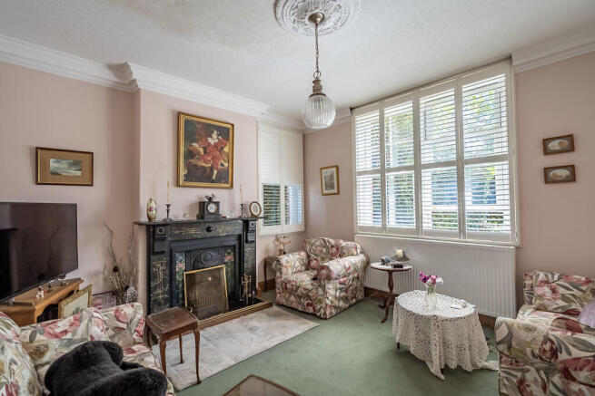 5 bed Detached for sale Image 5