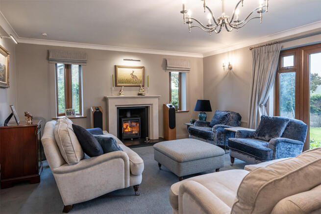 5 bed Detached for sale Image 4