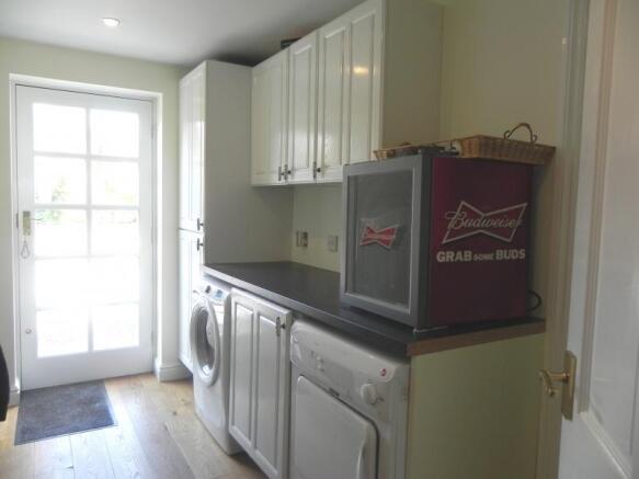 https://s3-eu-west-1.amazonaws.com/propertylab/allanmorris/property-images/standard/3742_Messuage House - Utility.JPG