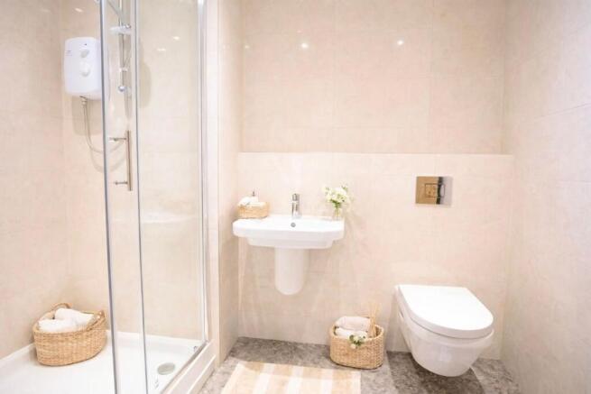 3 bed Apartment to rent Image 9