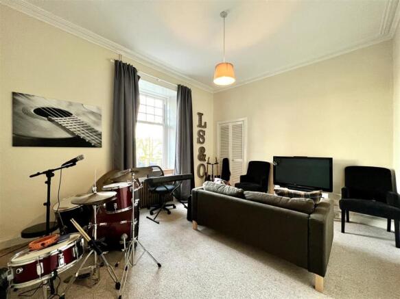 Sitting room/Bedroom