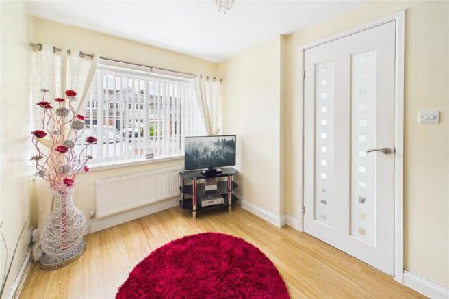 4 bed Semi-Detached for sale Image 11