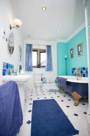 Famliy Bathroom