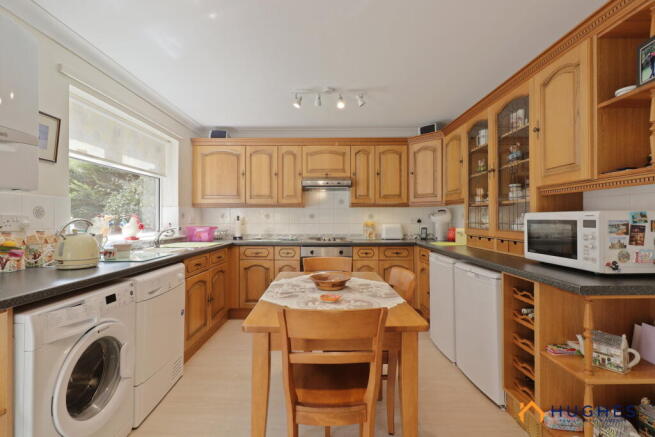 4 bed Detached for sale Image 9