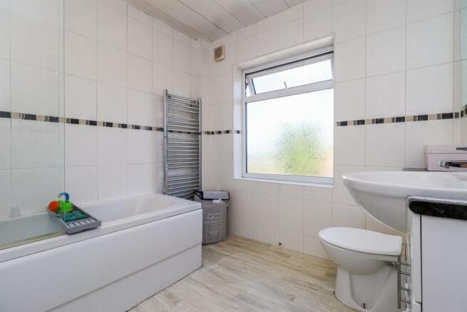 BATHROOM/W.C.