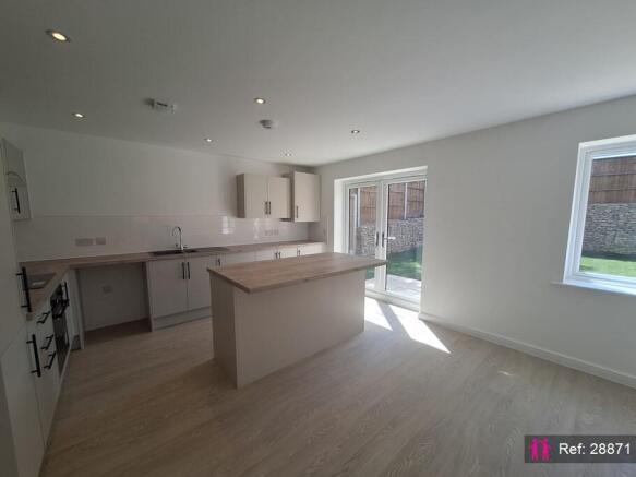 4 bed Detached for sale Image 4