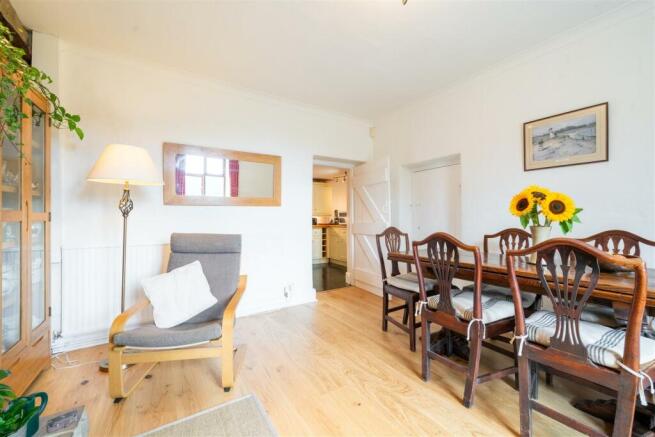 Dining room-4.jpg