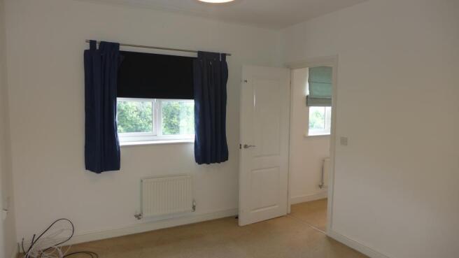 4 bed House to rent Image 9