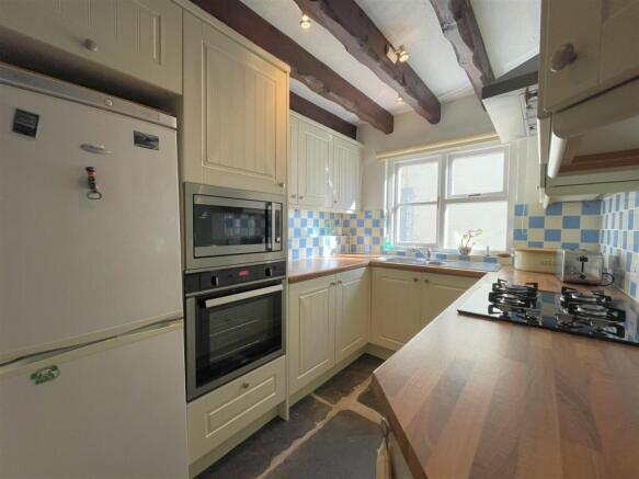 kitchen 2.jpg