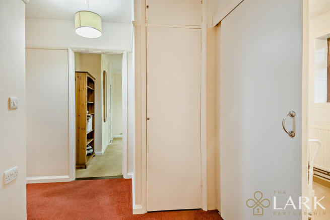 8676980-interior1...