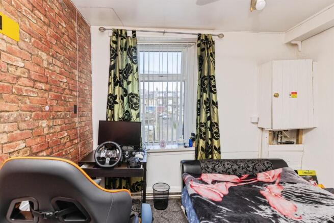 4 bed Terraced for sale Image 12
