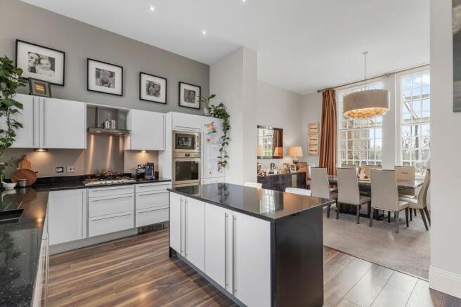 4 bed Terraced for sale Image 8