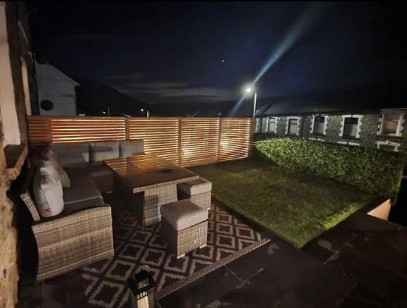 Front garden image 3