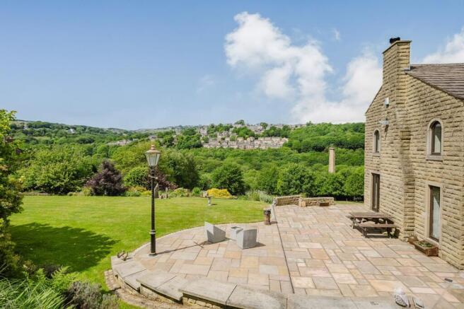 4 bed Detached for sale Image 6