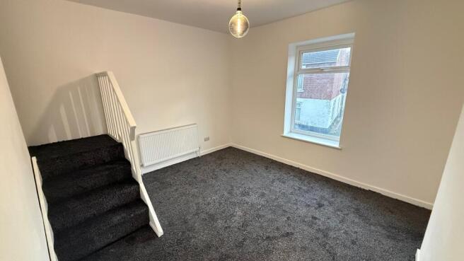 2 bed Terraced to rent Image 5