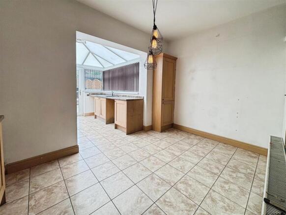 4 bed Terraced for sale Image 5