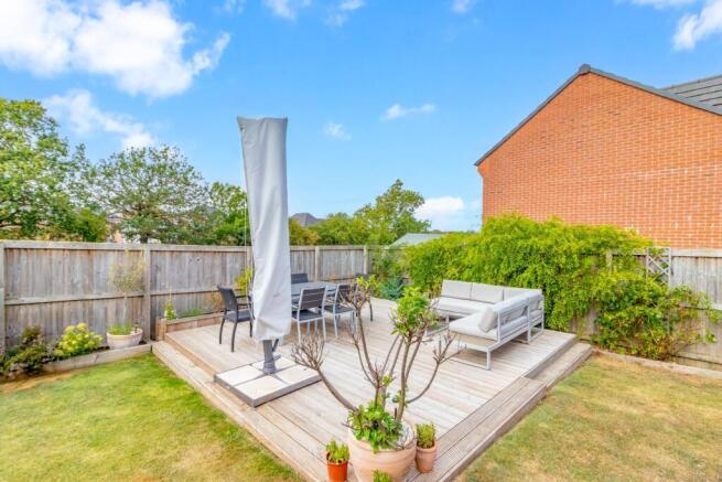 5 bed Detached for sale Image 12