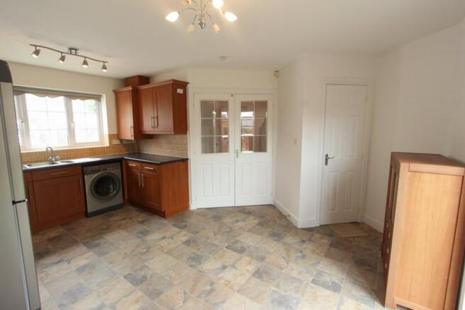 3 bed Semi-Detached to rent Image 4