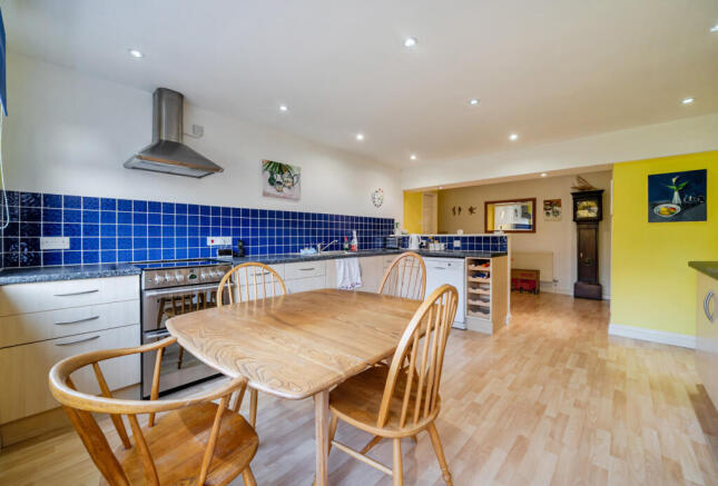 1378844-2-691b318...