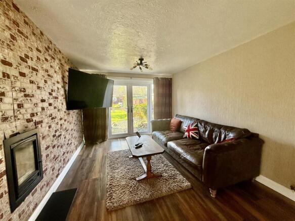 LOUNGE & DINING