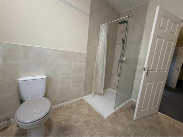 5 bed House to rent Image 6
