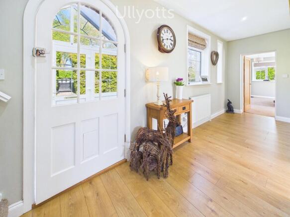 5 bed Detached for sale Image 4