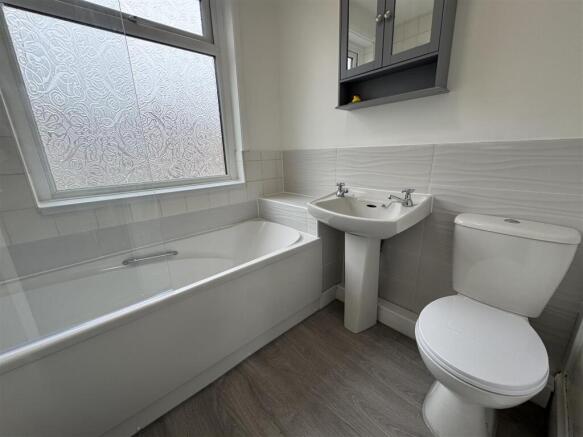 3 bed Semi-Detached to rent Image 5