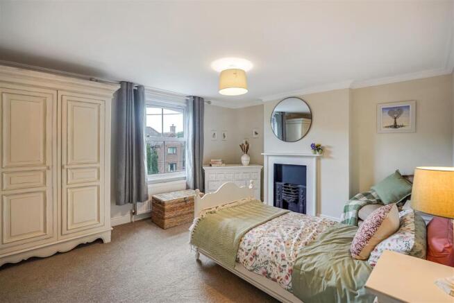 4 bed Detached for sale Image 12