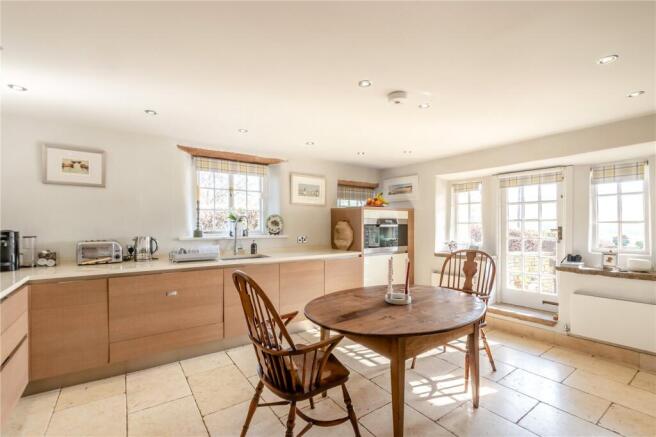 4 bed Detached for sale Image 8