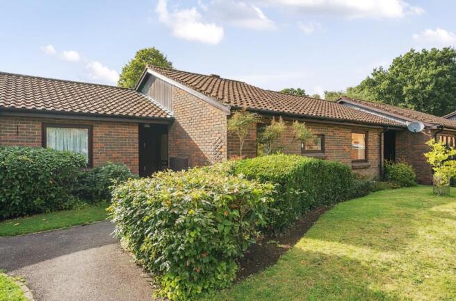 1-bed house on Furniss Court, Elmbridge Village, Cranleigh, GU6, £320,000