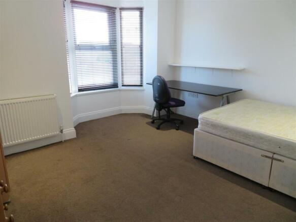 257 Francis Bed5.JPG