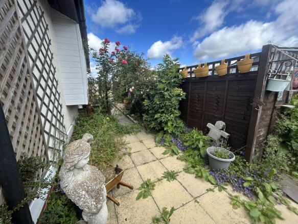 Villa Park, Cranfield photo 4