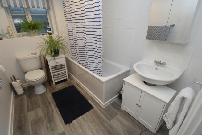 Lesa Bathroom