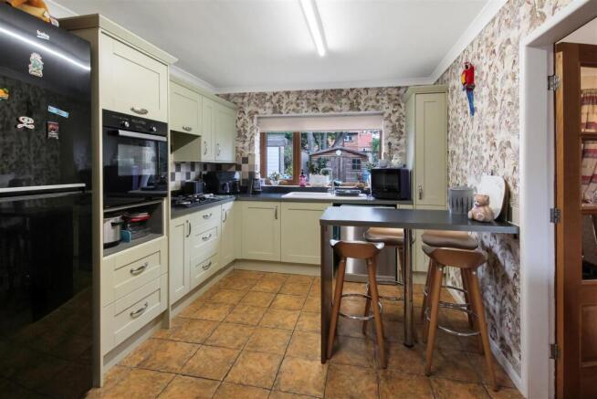 4 bed Semi-Detached for sale Image 6