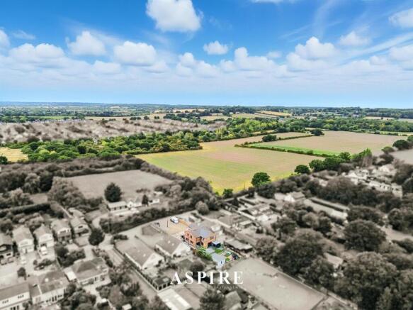 South Hanningfield Way, Runwell, Wickford photo 3